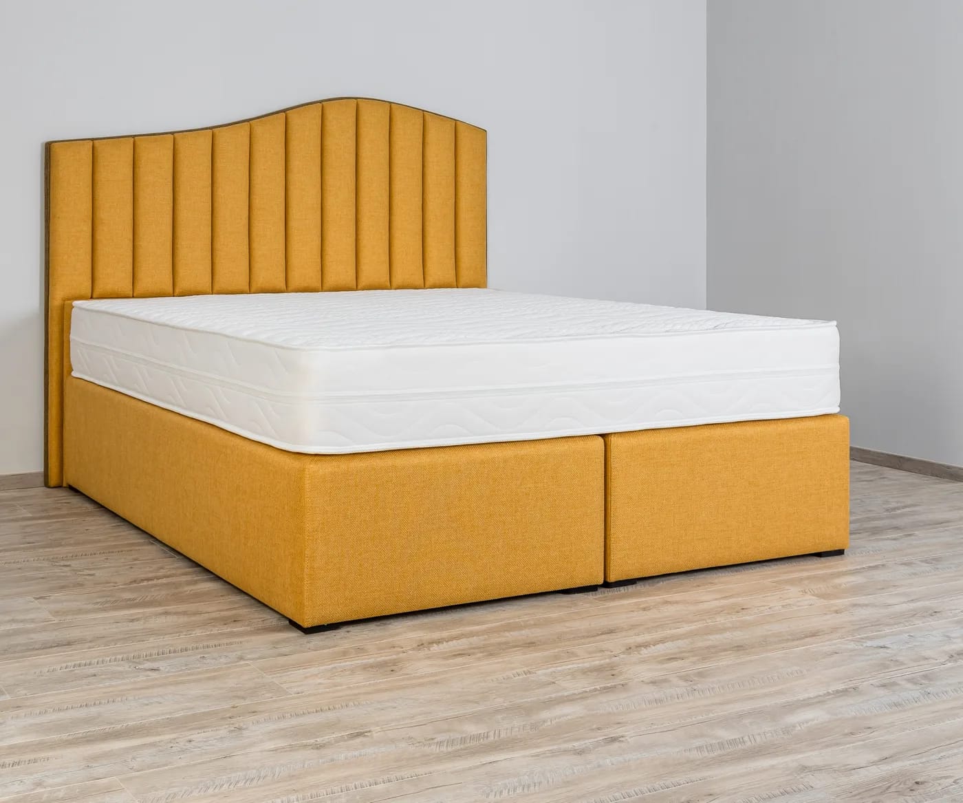 Puna zatvorena boxspring baza do poda, bez čela ladice i bez ručke.
